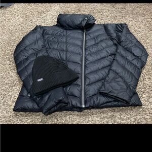 Patagonia Prow down puffer jacket and beanie women’s size large